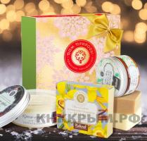Подарочный набор со снежинками АРОМАТНЫЕ КАНИКУЛЫ: Крем-суфле питательное, Масло монои, Парфюмированное мыло Пудровая ваниль и Ванильный соблазн